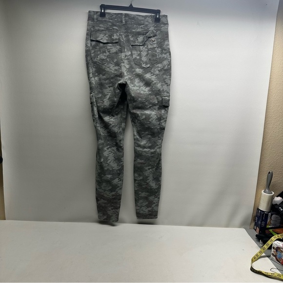 SPANX CAMO CARGO PANTS SIZE XL - Picture 8 of 11